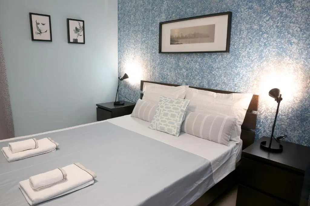 930m to Beach-2 Bedroom+Veranda-Perfect Located