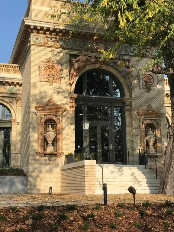Heroes' Residence