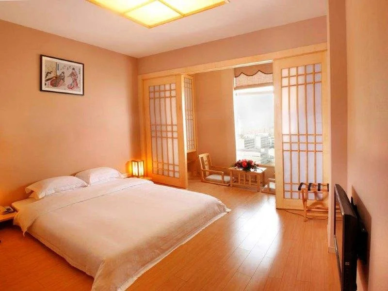 Huizhou Three Suns Hotel