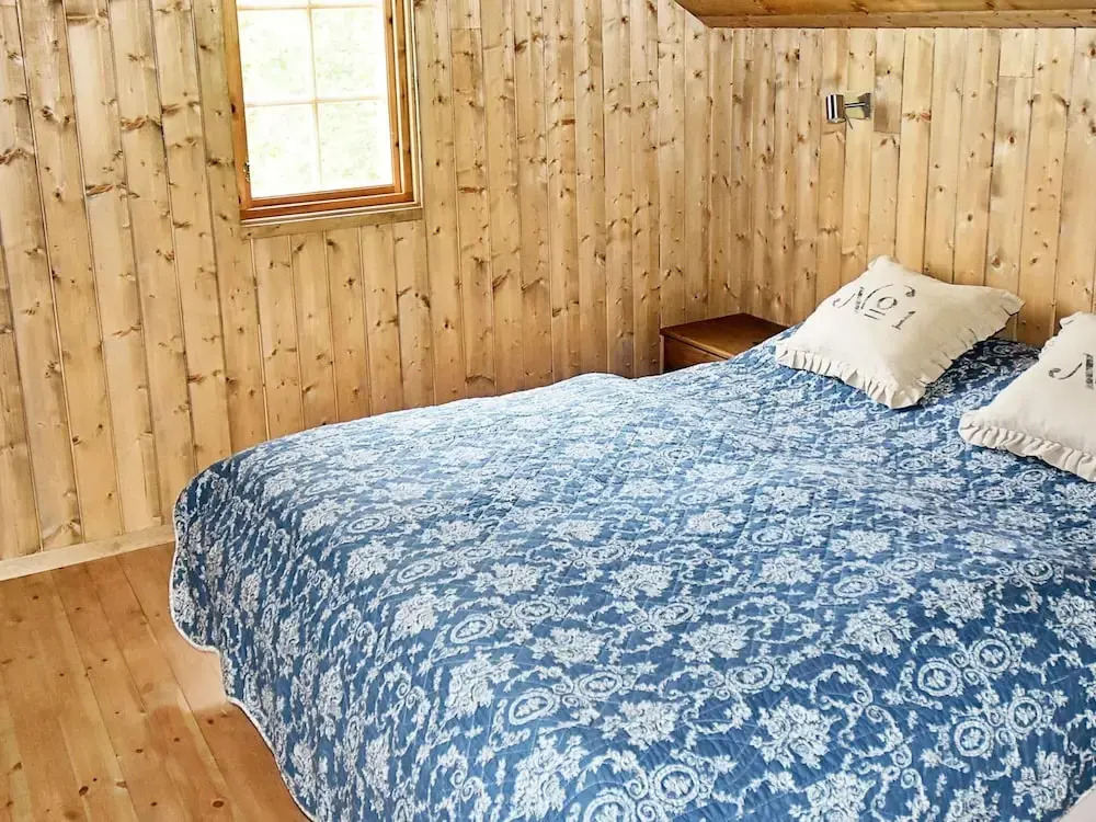 8 Person Holiday Home in Lesund