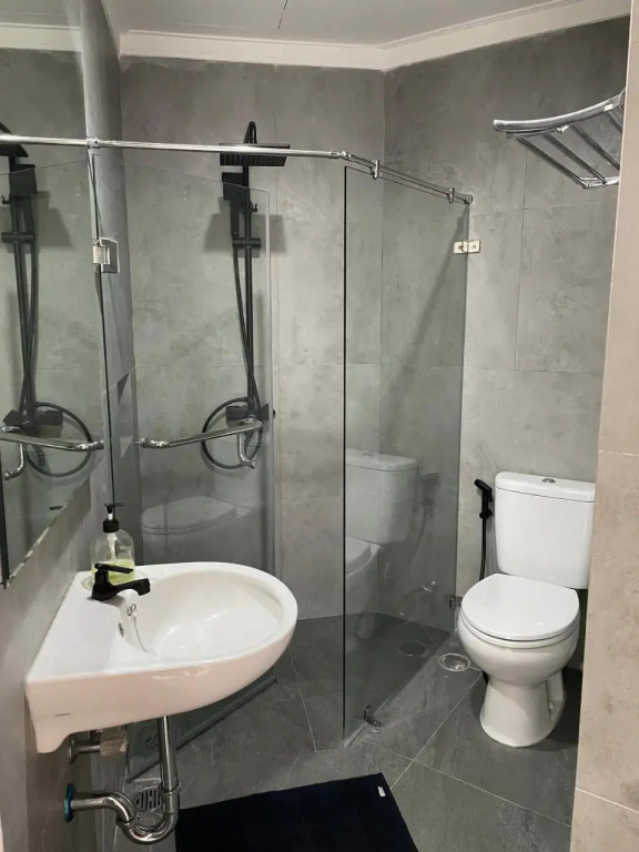 Cozy 2BR Apt Right Next to Central Park Mall