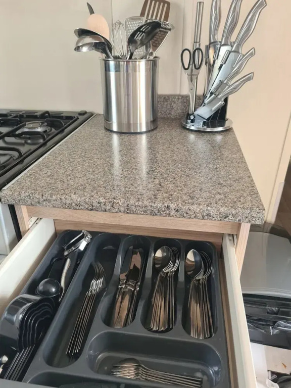 3 Bed Lodge - Sleeps 6 - Parking - Pets - Wifi