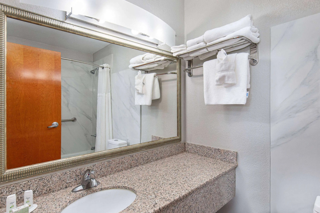 Ramada by Wyndham Bowling Green