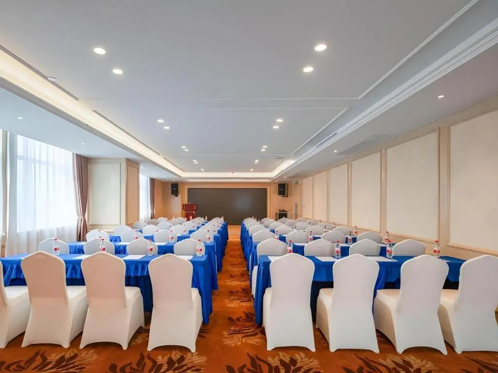 Vienna Hotel (Qujing High Speed Railway Station Wuguanyi Center)