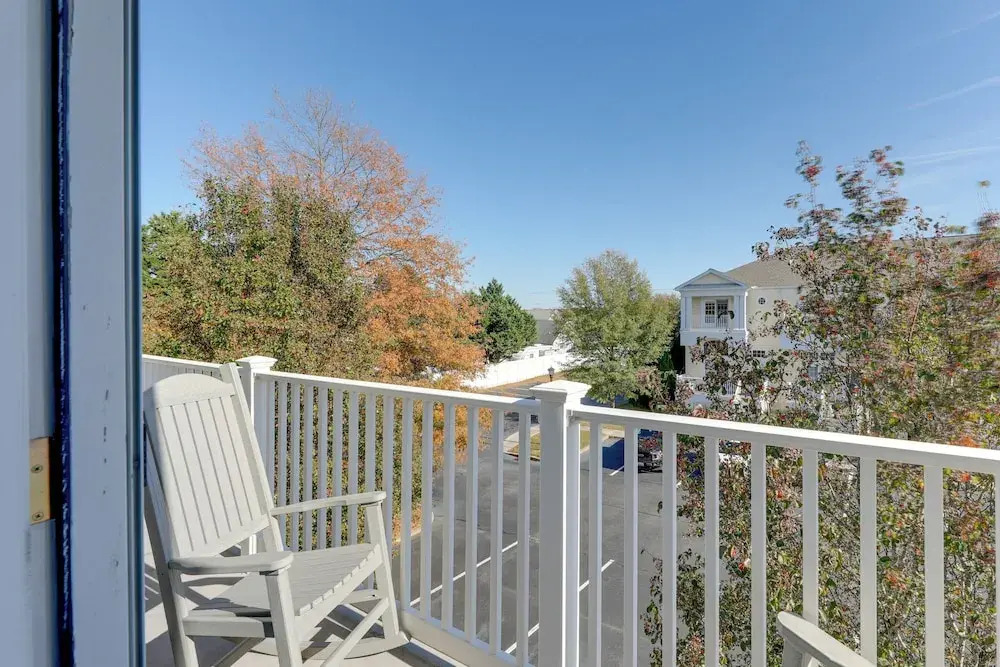 Game Room & Community Perks! Ocean View Retreat