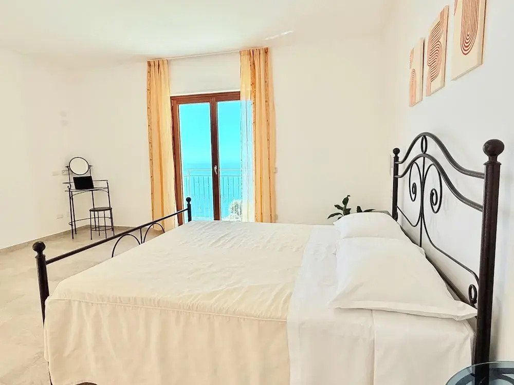 VILLA DEL MORO