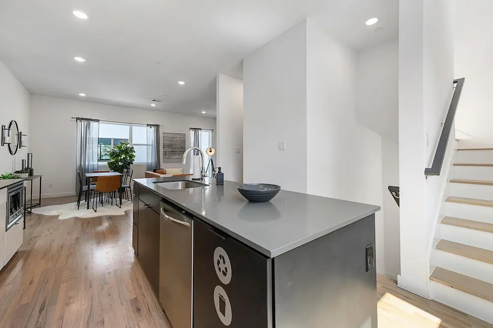 JURNY - Bishop Arts District - 2 Bedroom Apartments