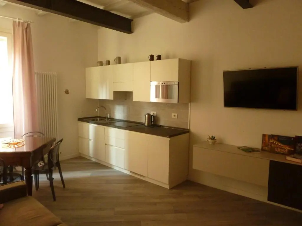 LA TORRE LUNGA -Smart Working- 150 m dalle-from Due Torri-Two Towers