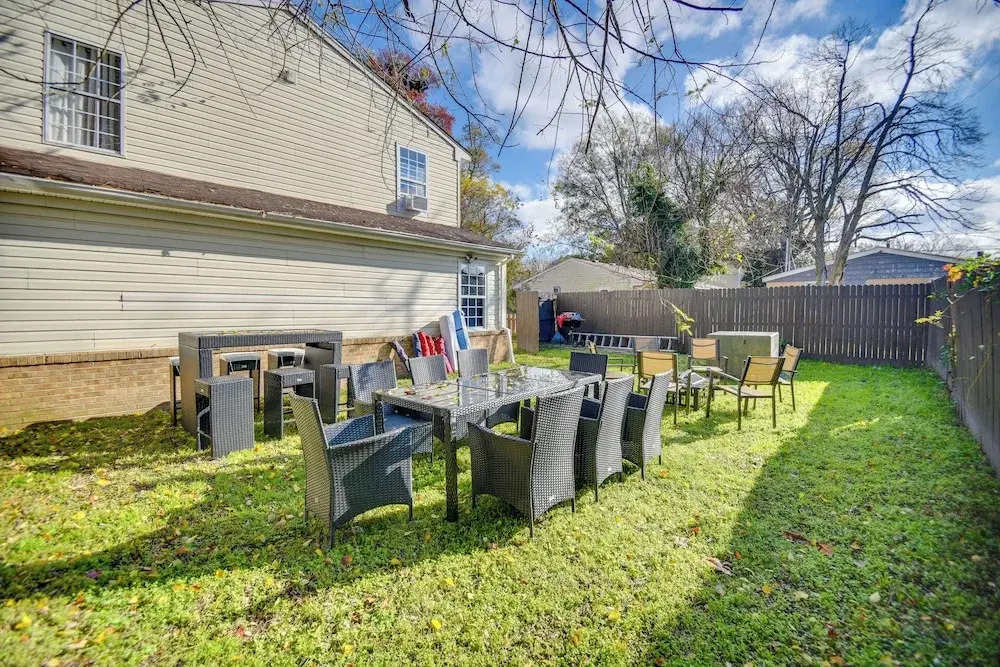 < 1 Mi to Beach! Quaint Norfolk Duplex w/ Yard