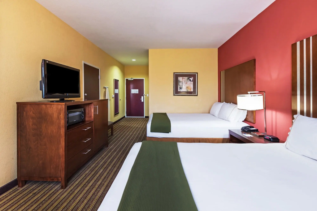 Holiday Inn Express & Suites Cleveland by IHG