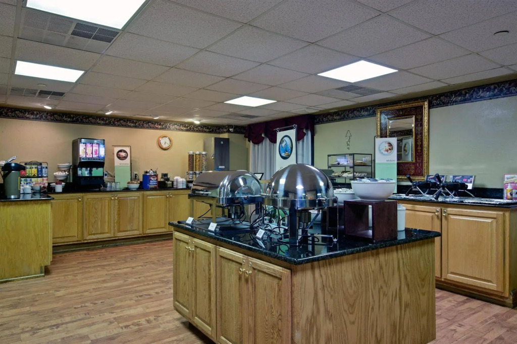 Country Inn & Suites by Radisson, Williamsburg East Busch Gardens , VA