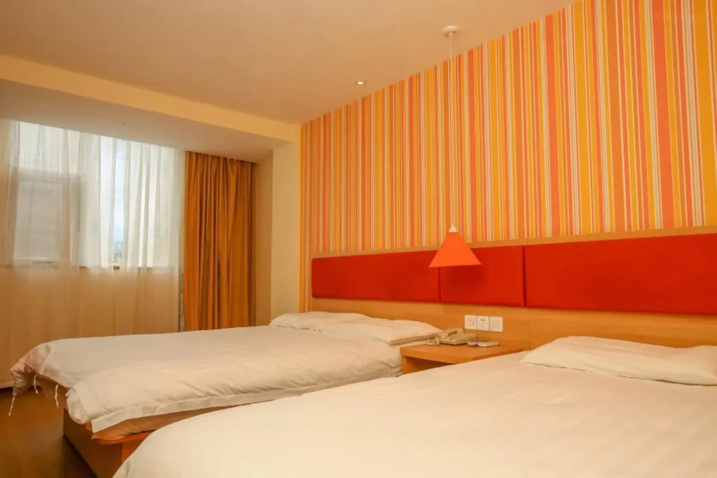 Pebble Motel (Kunming Dounan Flower City Longcheng Street)