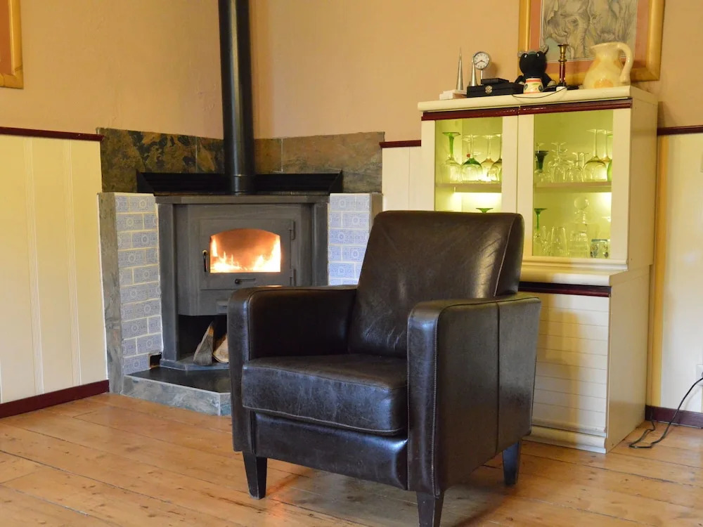 Spacious Holiday Home With Sauna in Celles-sur-plaine