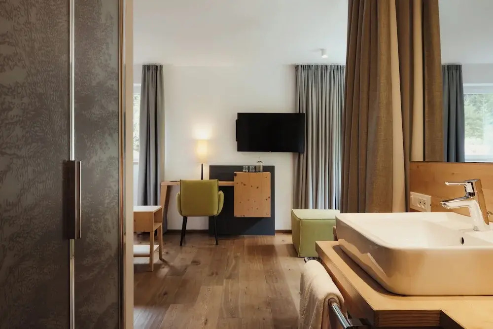 Waldrast - Forestside Living