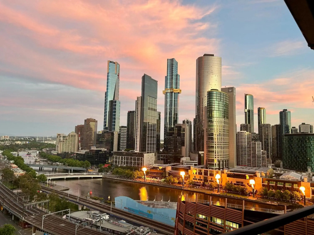 2 Bedroom Apartment with Stunning Views and balcony in Melbourne CBD - Aura