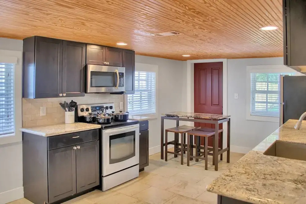 Spacious 3br/2ba in Uptown Nola w/ Yard by Domio