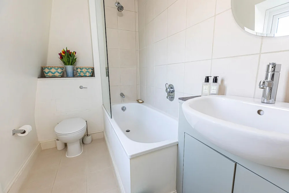 Family 2BR House w/ Nursery and Back Garden in Battersea