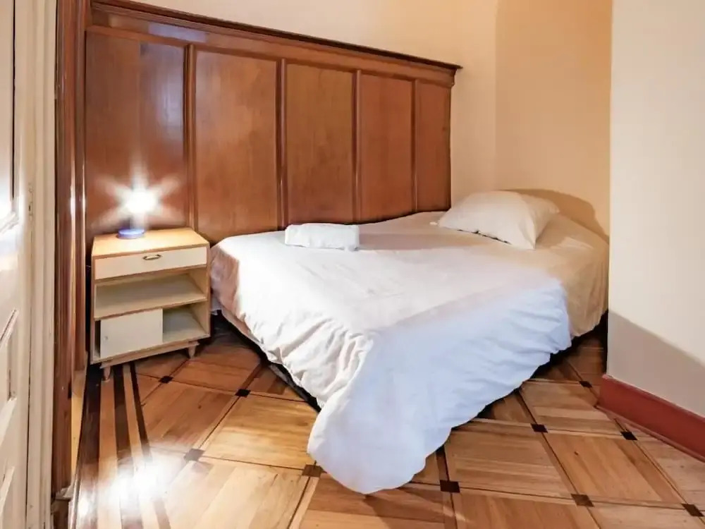 Hostal R10