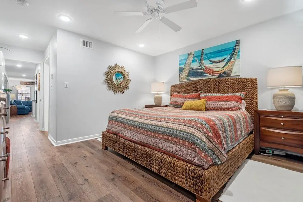 Sunrise Villas 101 - BOARDWALK TO THE BEACH