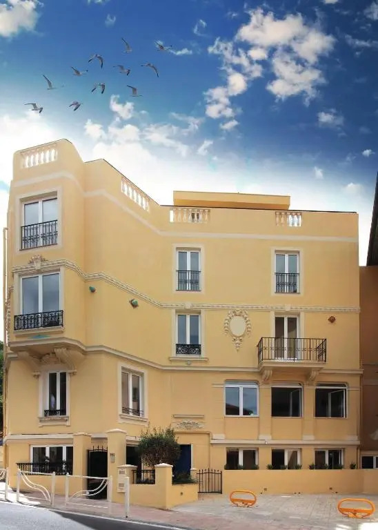 CHARMANT STUDIO RENOVÉ 150m DE MONACO
