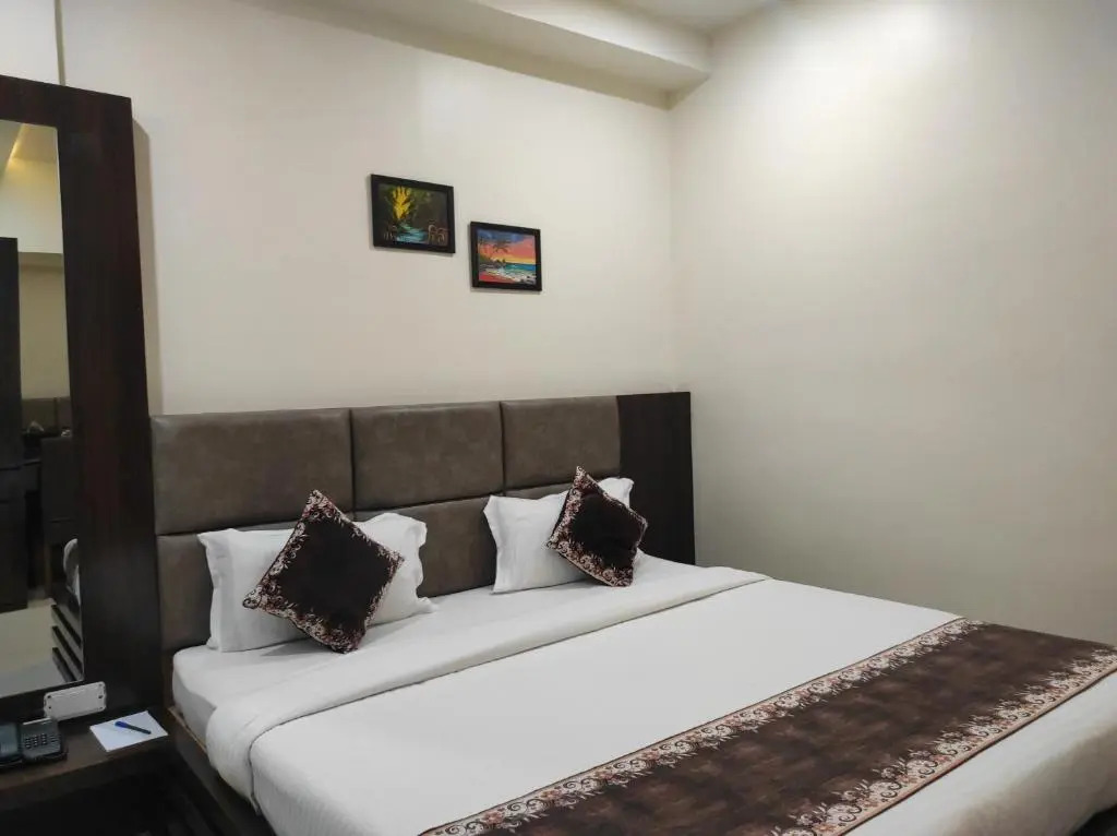 Hotel Paradise Inn