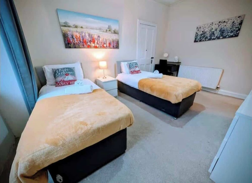 2-bed Apartment in Morningside - by Holiday Homes