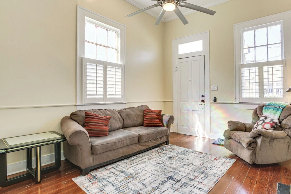 Walk to River & Nola Ferry: Algiers Point Home