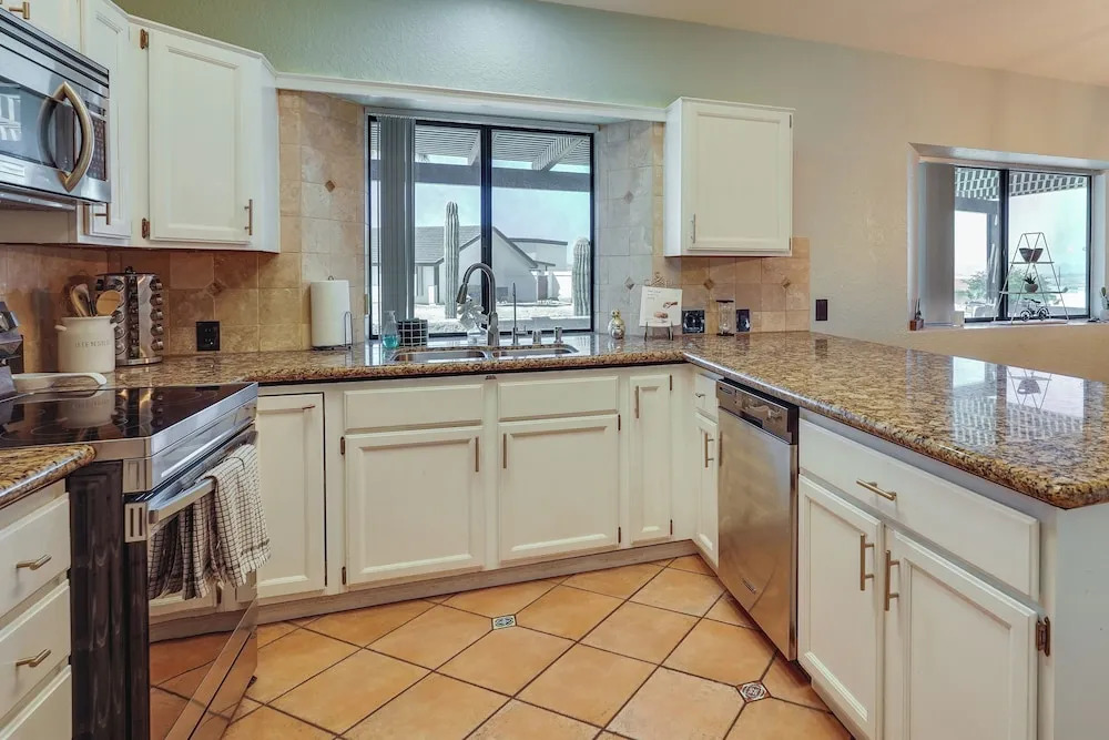 4 Mi to Lake Havasu State Park: Home w/ Mtn Views!