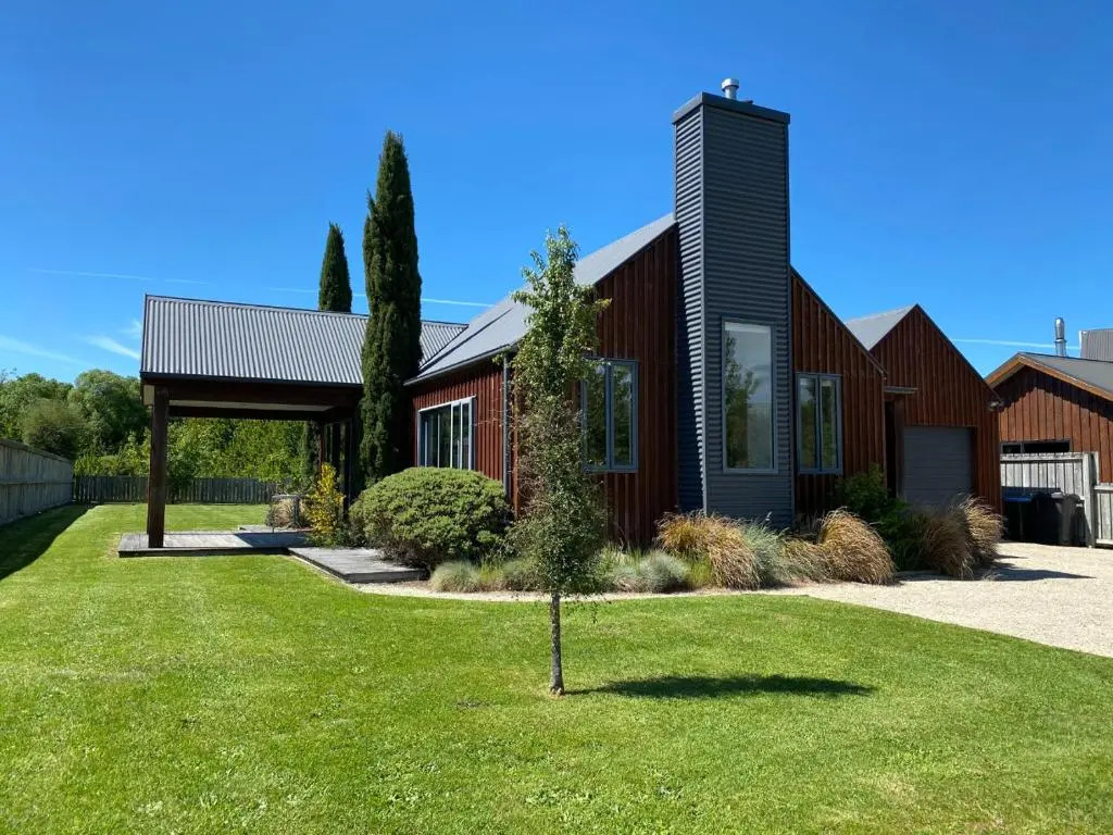 4 Tarndale Place