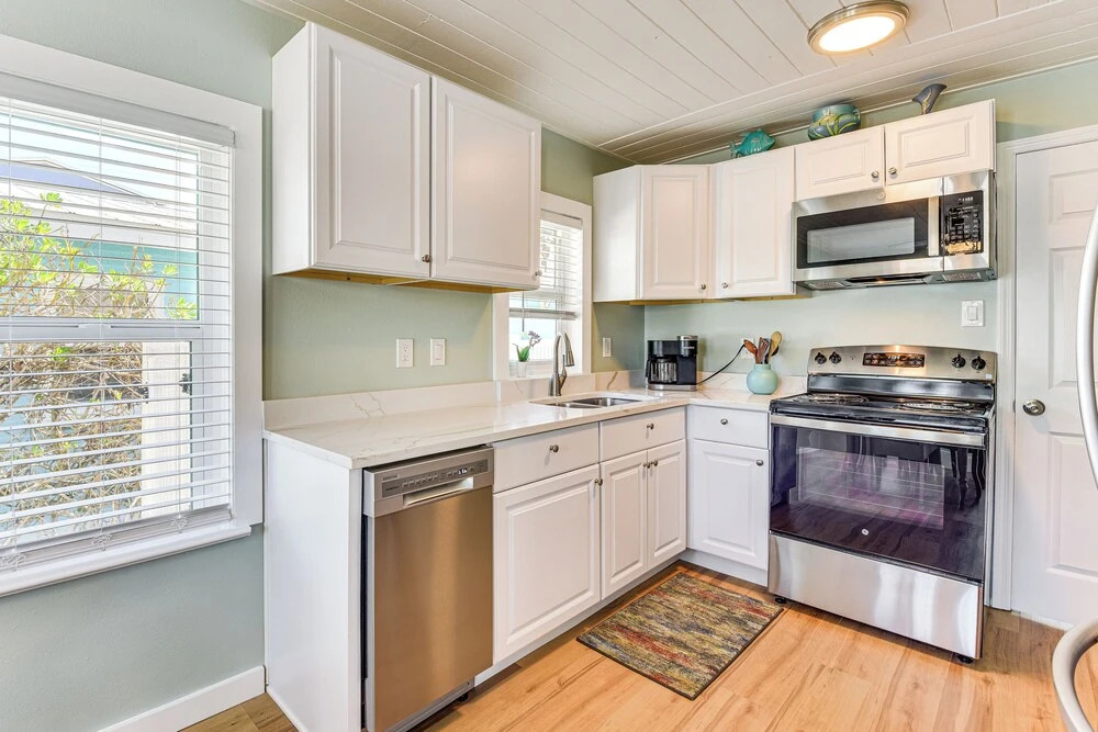 Outdoor Bar & Heated Pool: Bradenton Beach Home