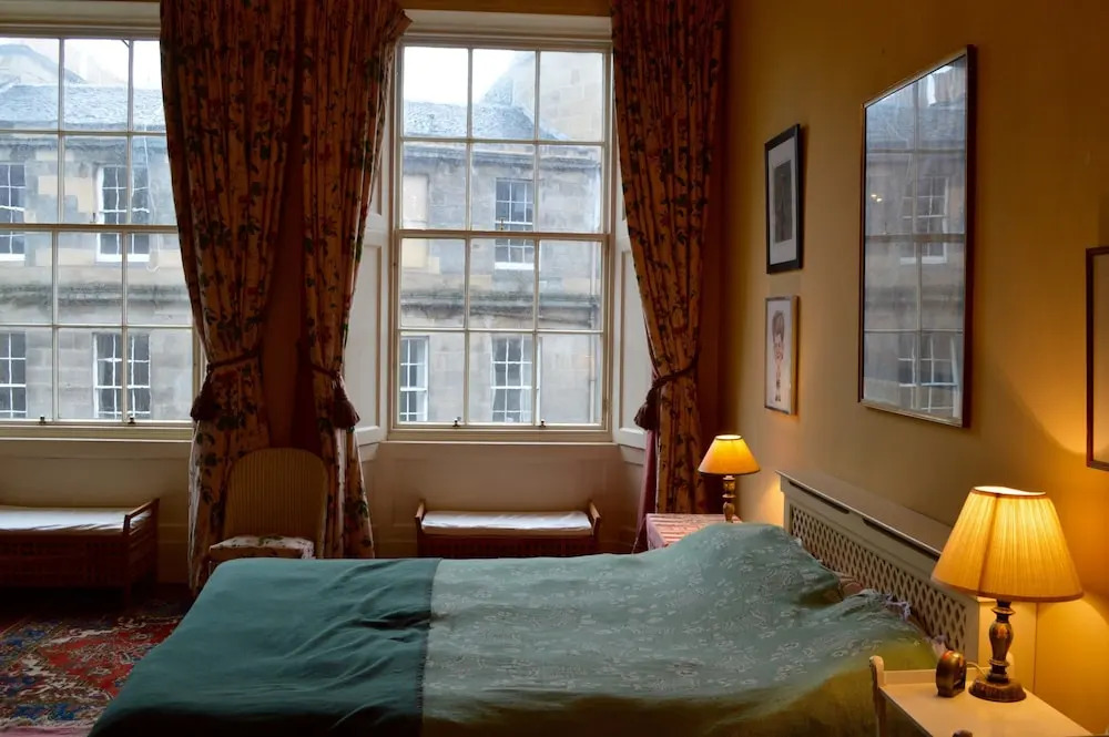 Central Edinburgh New Town Flat