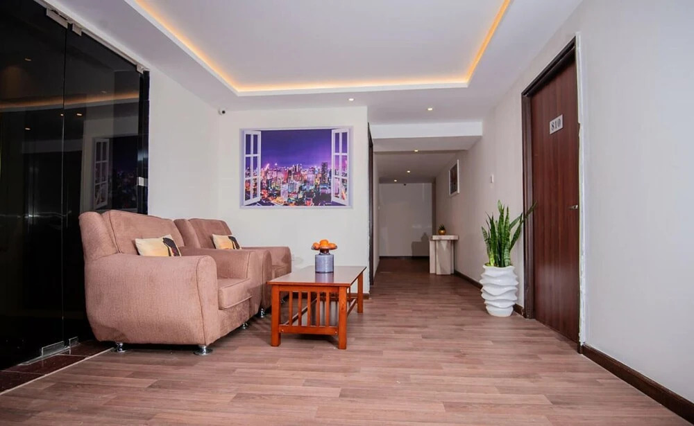 Modern , Spacious King Studio With Kitchenette