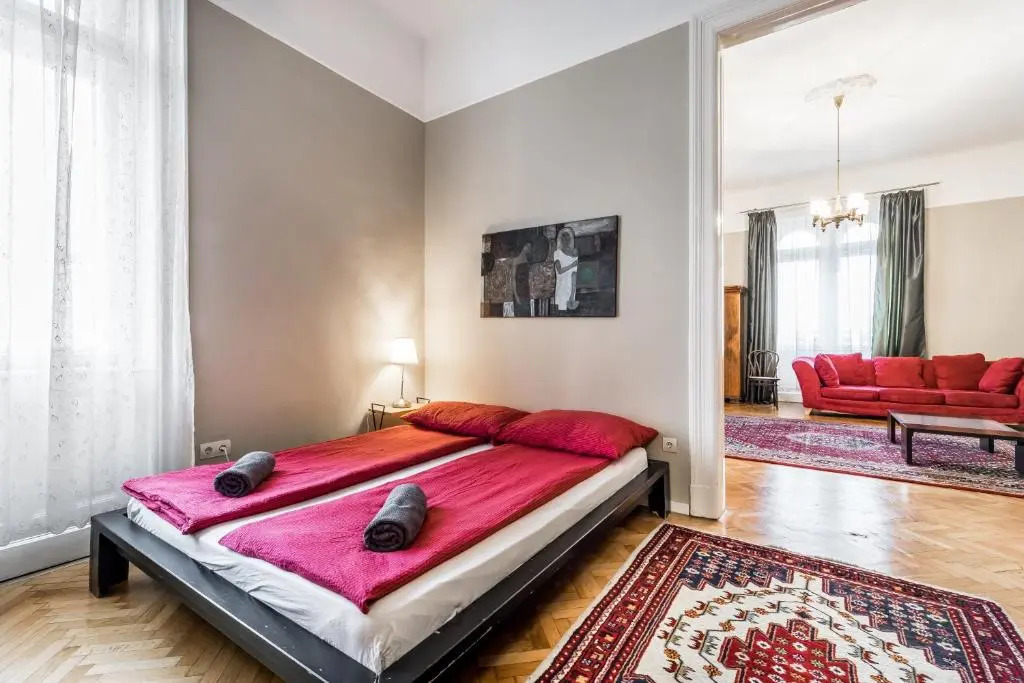 BERTA - 4 Bedrooms, 3 Baths