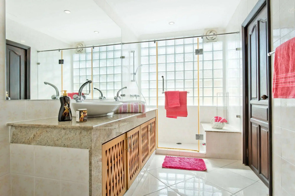 BUTTERFLY GARDEN BOUTIQUE RESIDENCE by Luxury View EX LG Apts and Villas, A Lifestyle Destination 1 to 3 bedroom units 110 to 190 sqmtr, 2 FULL Bathrooms, Rain shower, Complete kitchen, FREE Fast Fiber WIFI, 55" SMART TVs, 24-7 Staff, SPA BATH, FREE BBQ