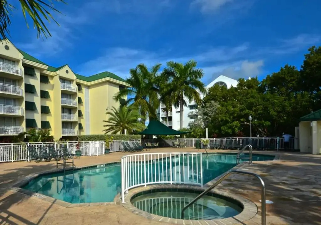 Sunrise Suites by TO