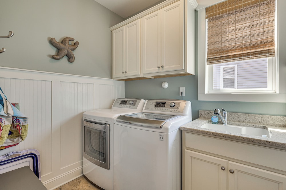 Spacious Coastal Gem on Oak Island 100 Yds to Sand