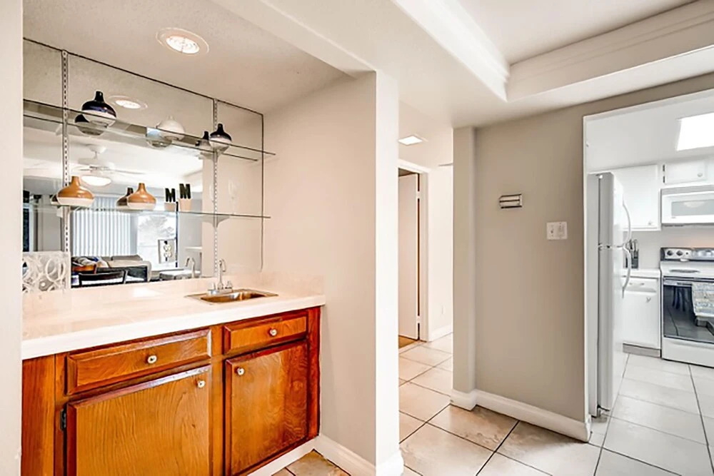 888 Convention Center 3 BEDROOM 2 BATH Condos