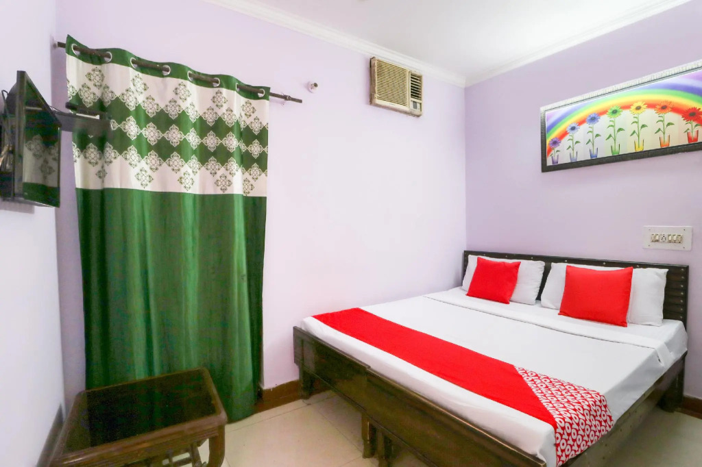 OYO 69395 Hotel Crown Plaza