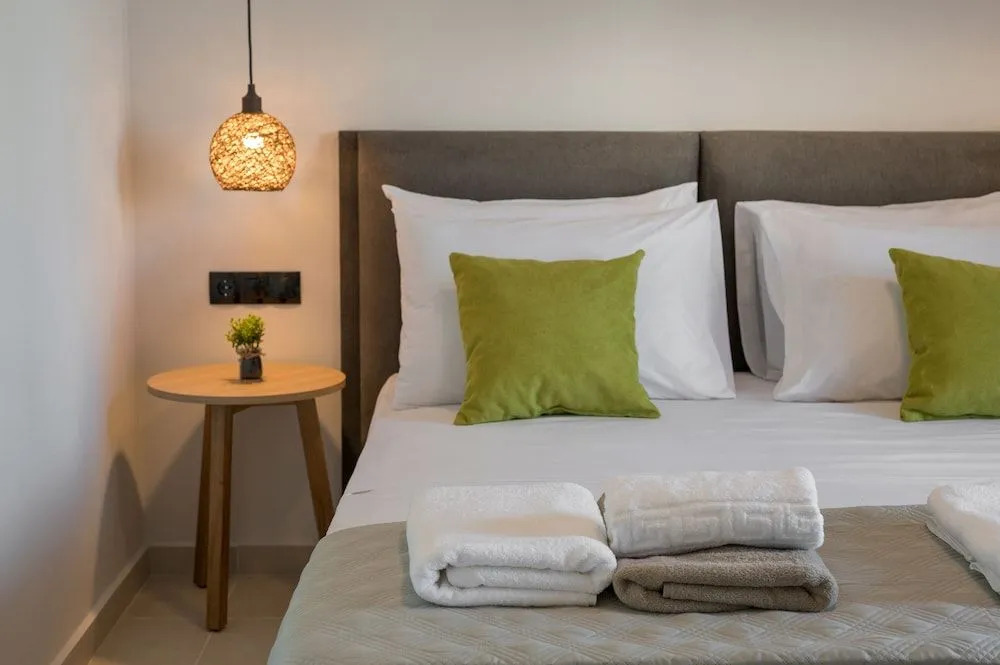 Aegean Breeze Luxury Apartments next to the sea