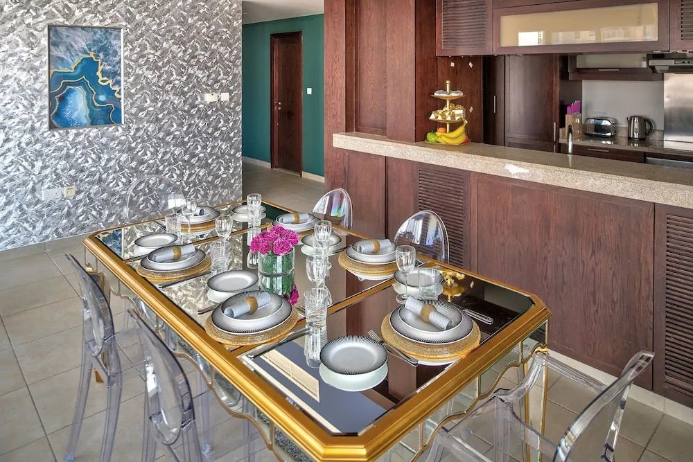 Luxury Staycation - The Residences Tower