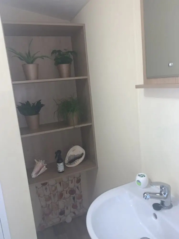 Caravan - Sleeps 6 - Parking, Pool, Facilities