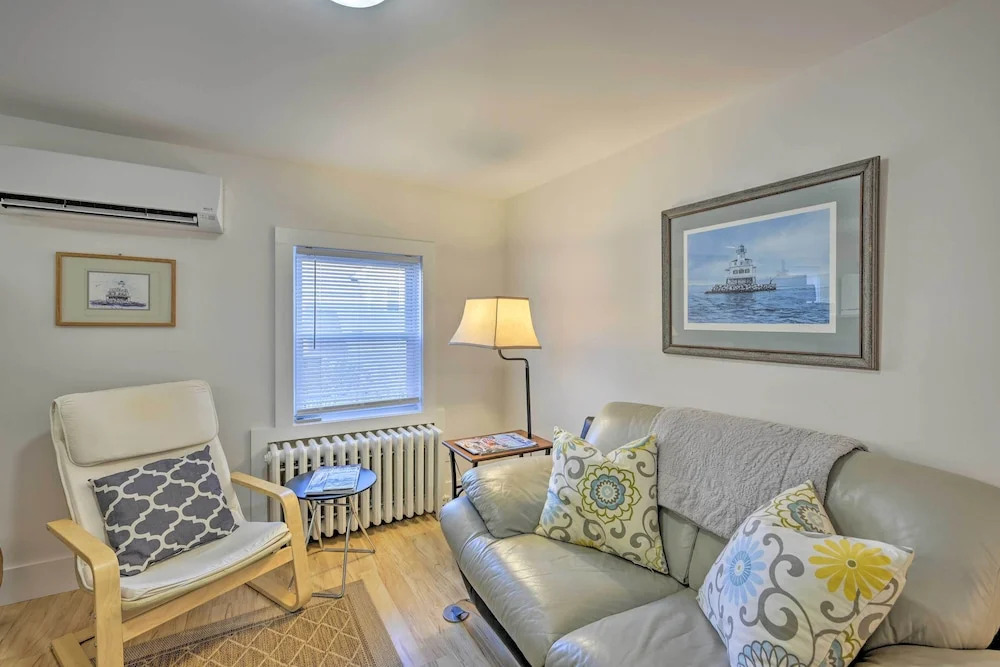 Quaint DT Greenport Apt - 2 Mi to Shelter Island!