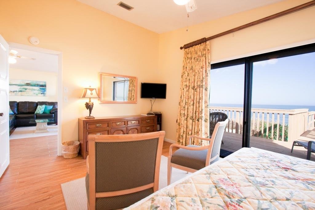 Turtle Cove 4 Br home by RedAwning