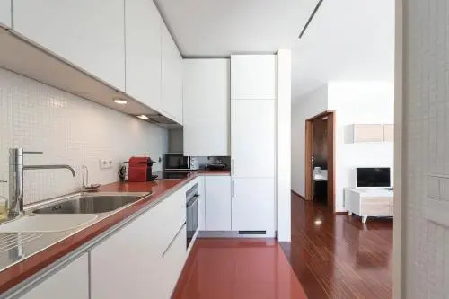 LovelyStay - Casas Brancas - Modern Apartment with Balcony & free private parking