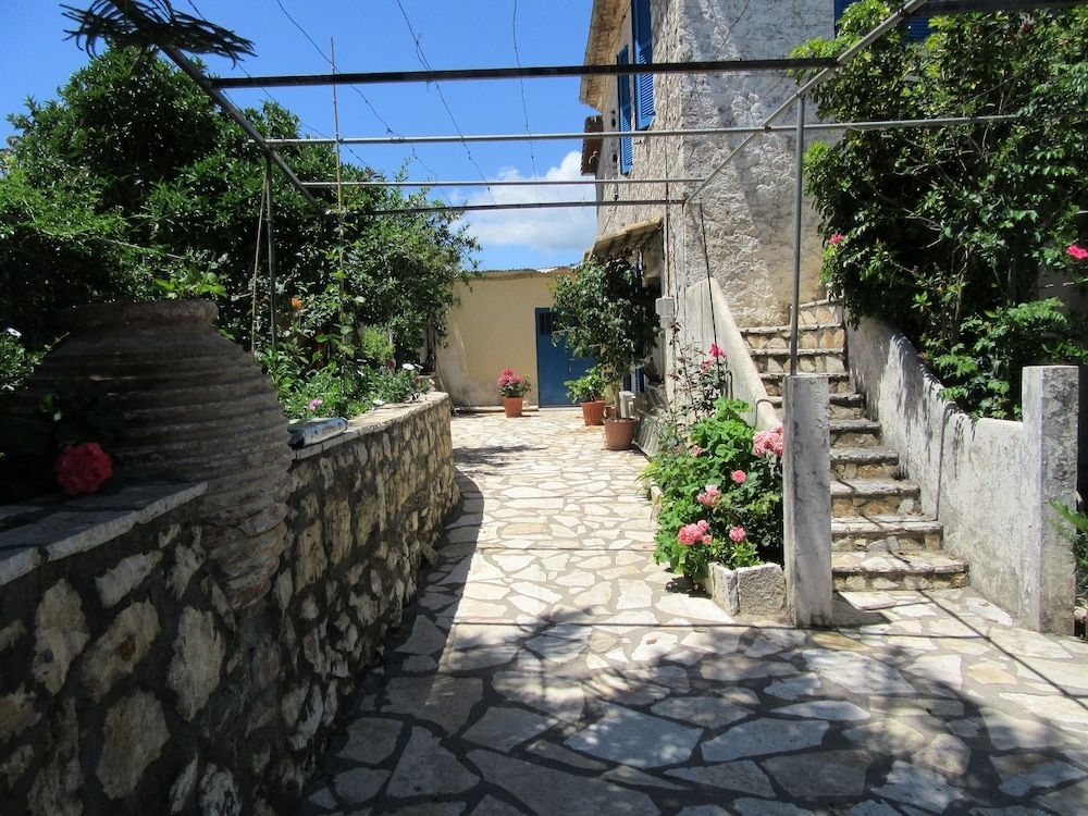 Stathoula's Studios Meganisi
