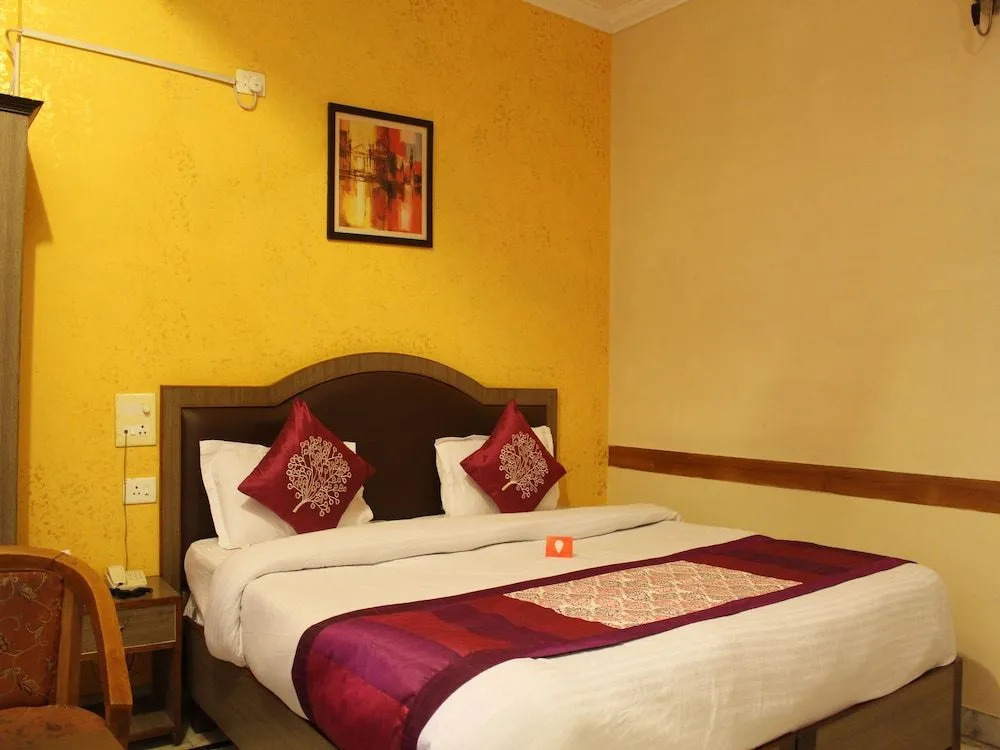 Chutney Merry Hotel