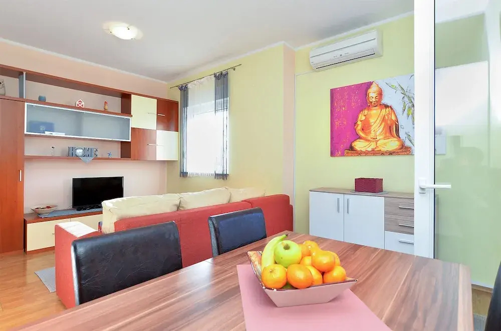 Apartment 1982