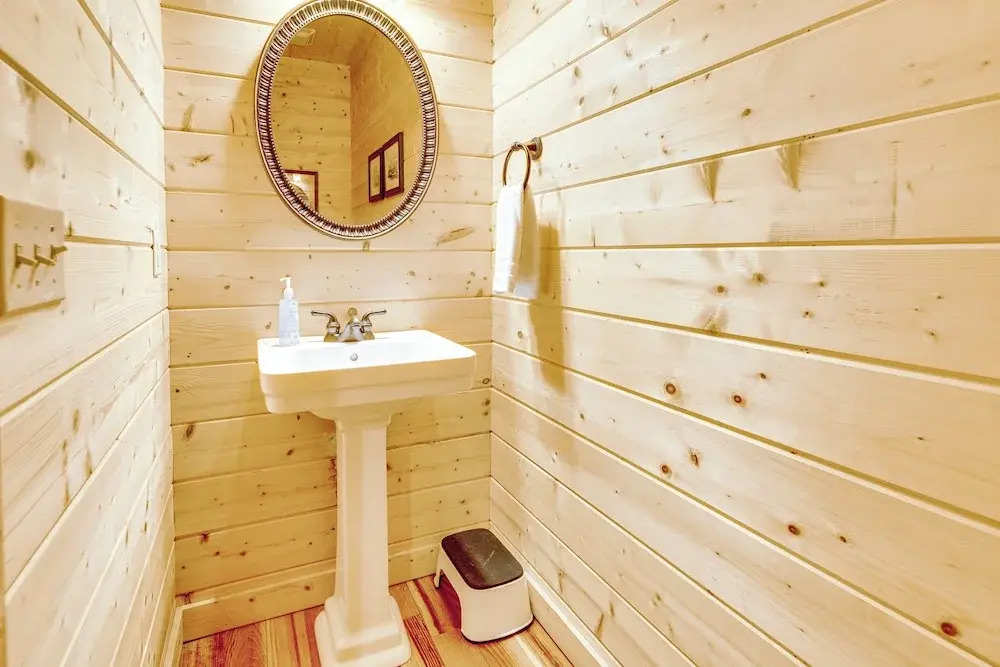 Luxury Cabin w/ Deck < 5 Miles to Sapphire Valley!