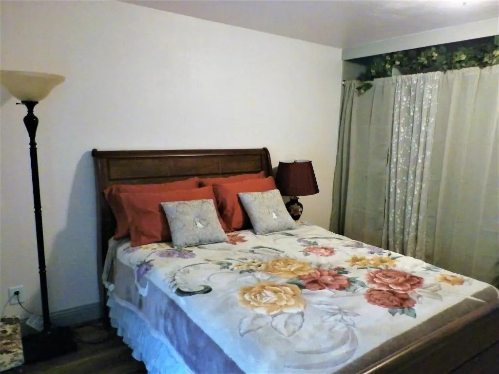 New Charming 2 Bedrooms Unit Close To Everything