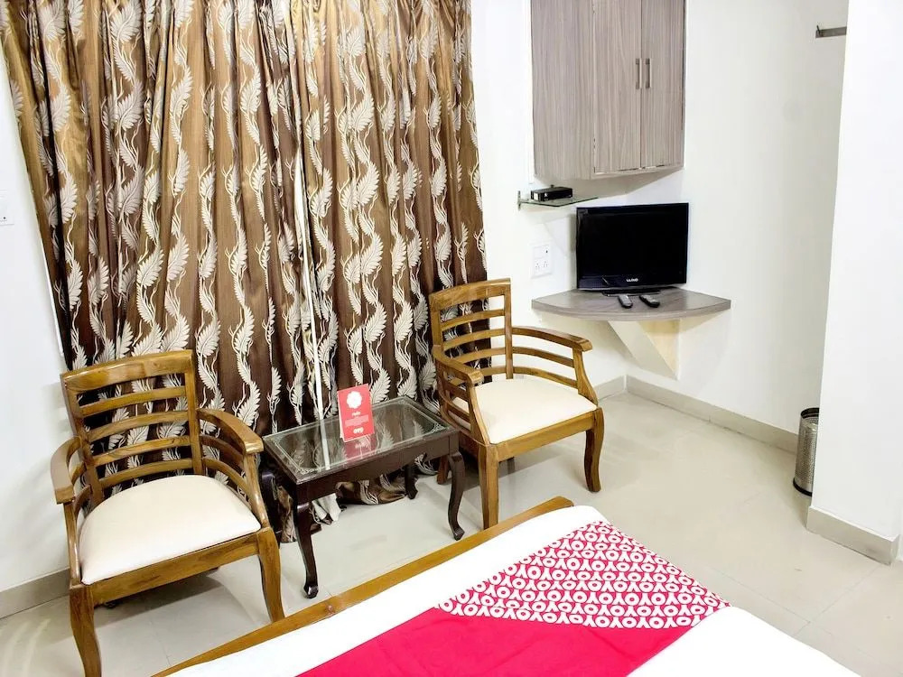 OYO 10678 Hotel Nandanvan